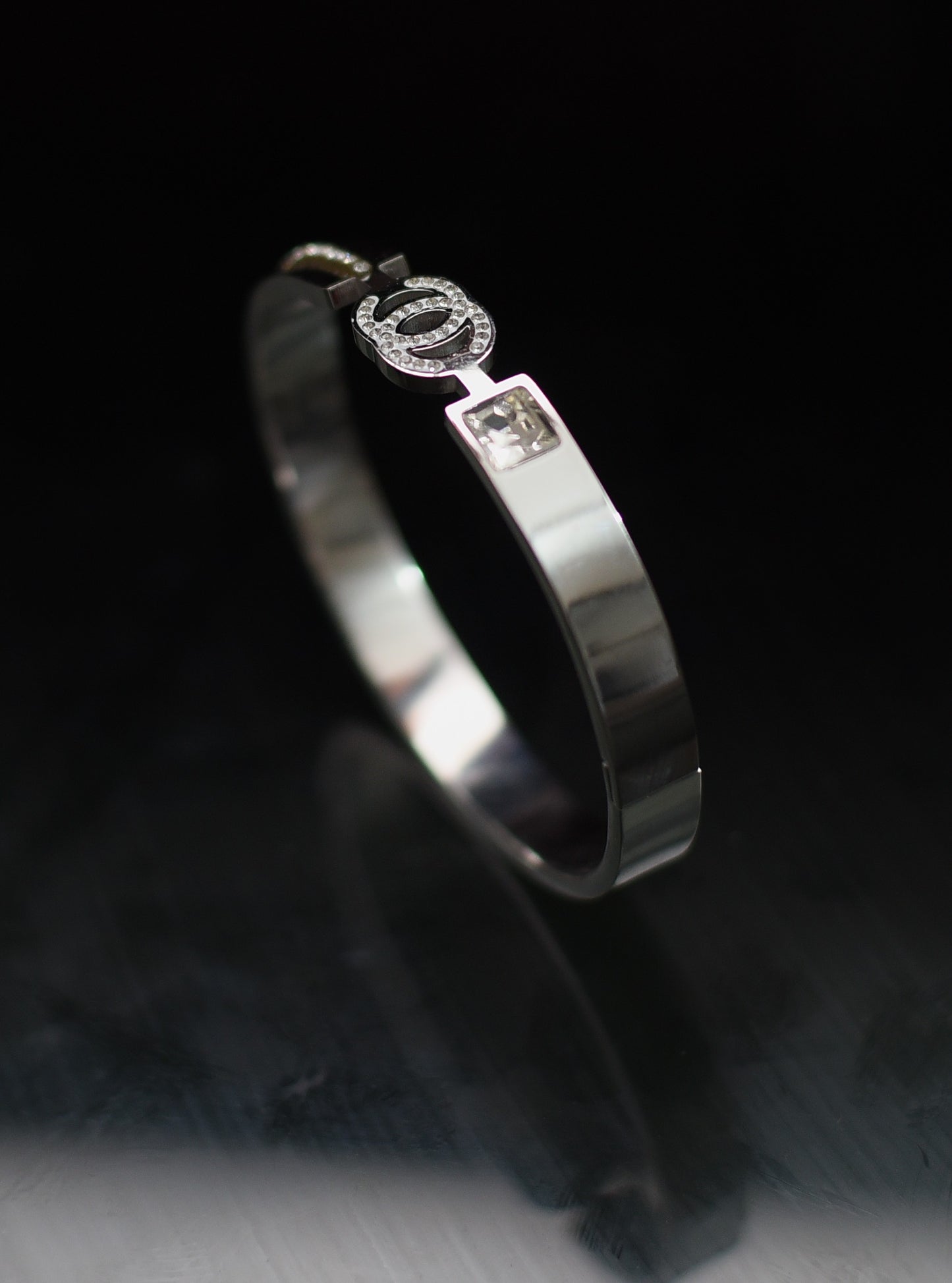 Ouz Classic Geometric Studded Bangle with Zircon Silver925