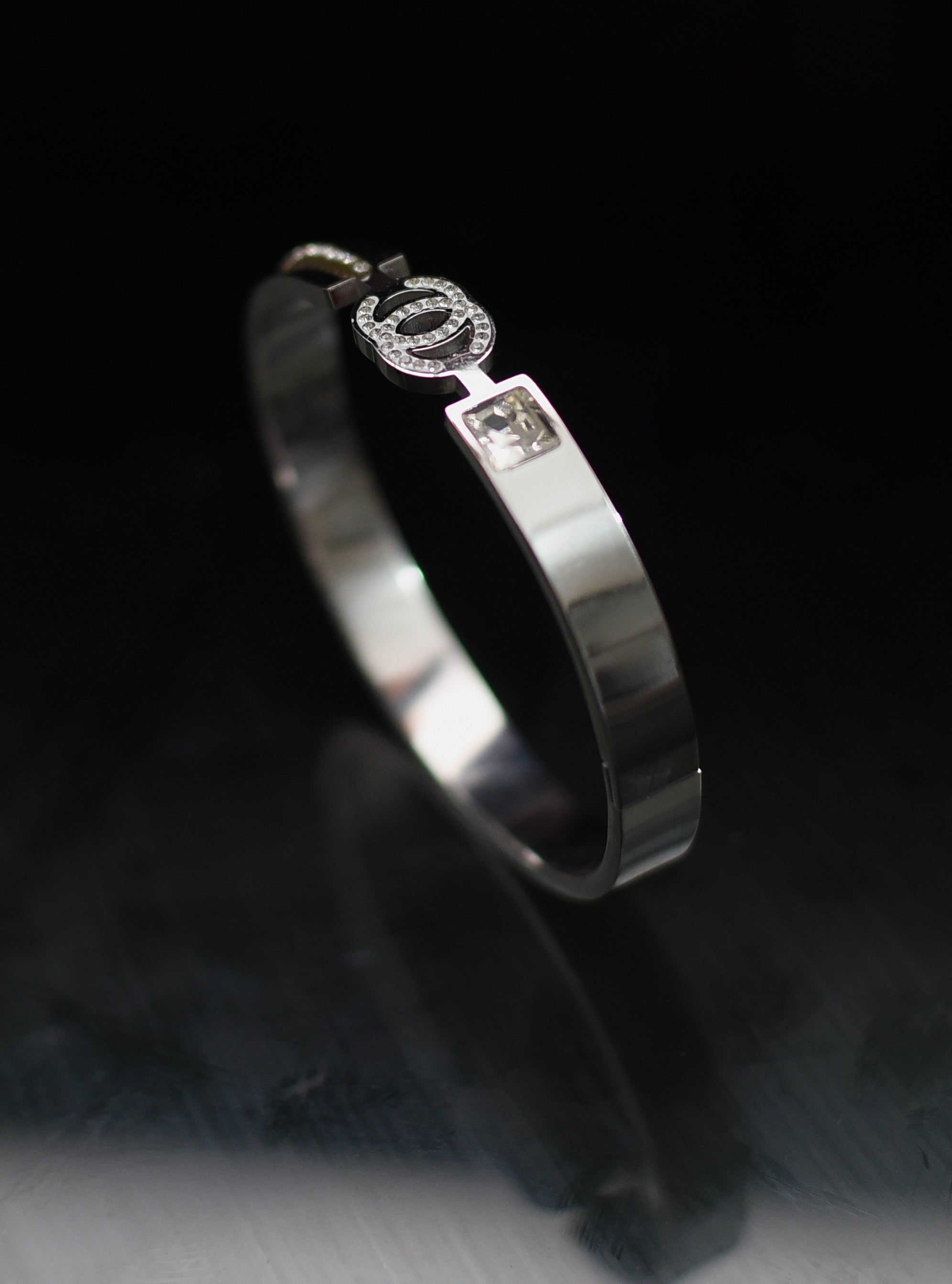 Ouz Classic Geometric Studded Bangle with Zircon Silver925