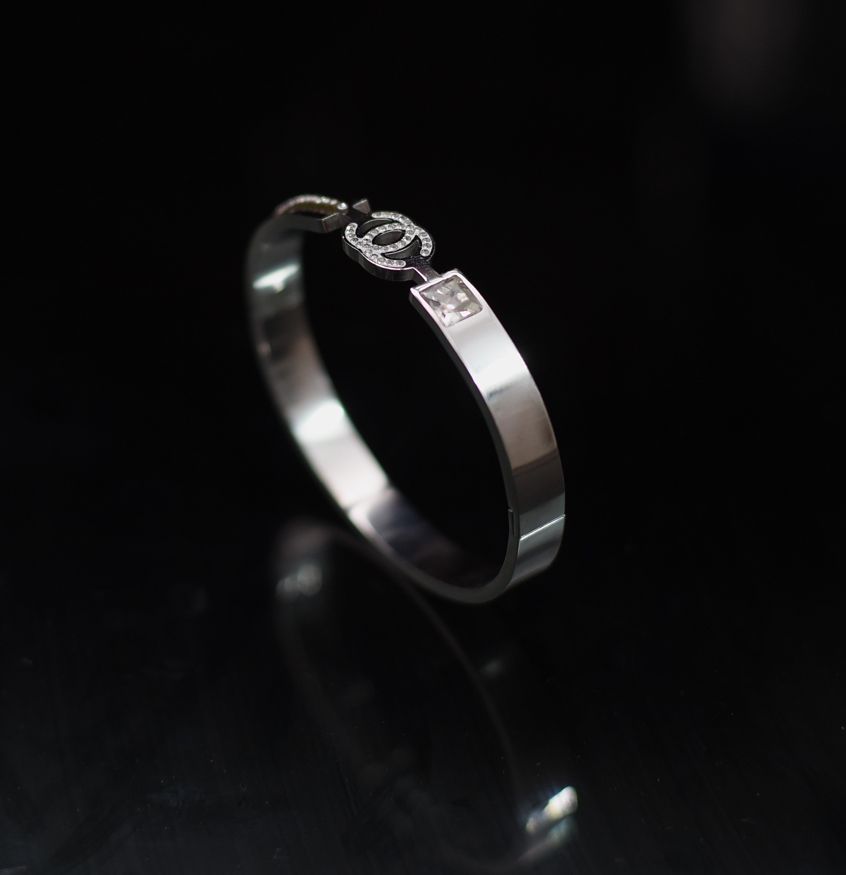 Ouz Classic Geometric Studded Bangle with Zircon Silver925