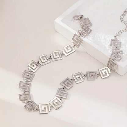 Women's Fashion Geometric Hollow Square Chain Necklace - Retro Minimalist Style, Perfect for Parties and Casual Attire