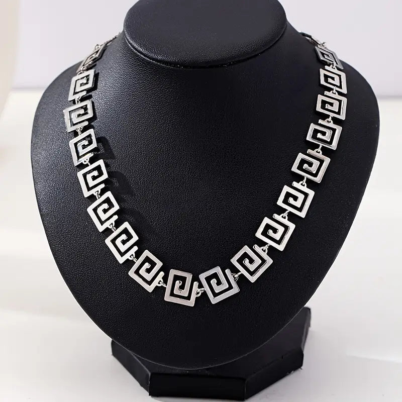 Women's Fashion Geometric Hollow Square Chain Necklace - Retro Minimalist Style, Perfect for Parties and Casual Attire