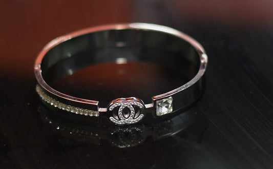 Ouz Classic Geometric Studded Bangle with Zircon Silver925