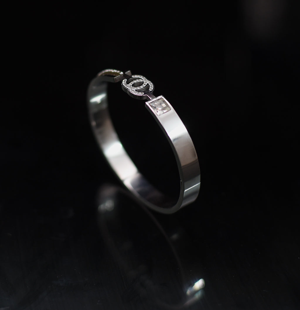 Ouz Classic Geometric Studded Bangle with Zircon Silver925