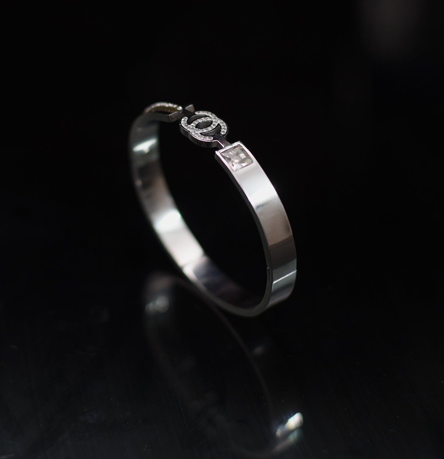 Ouz Classic Geometric Studded Bangle with Zircon Silver925