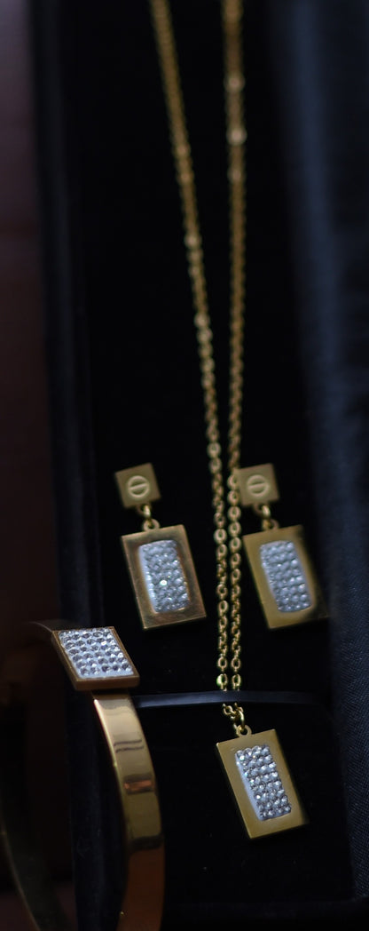 Asalah Classic Geometric Studded Pendant Set with Zircon Silver925