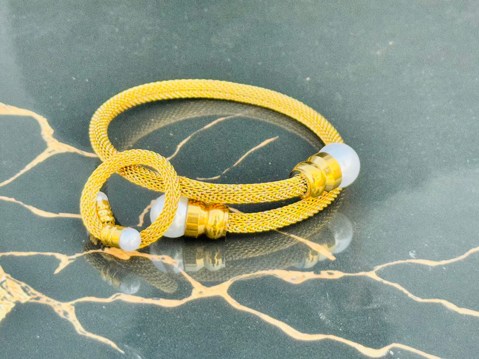 Luxurious Gold Mesh Bracelet and Ring Set with Pearl Accents