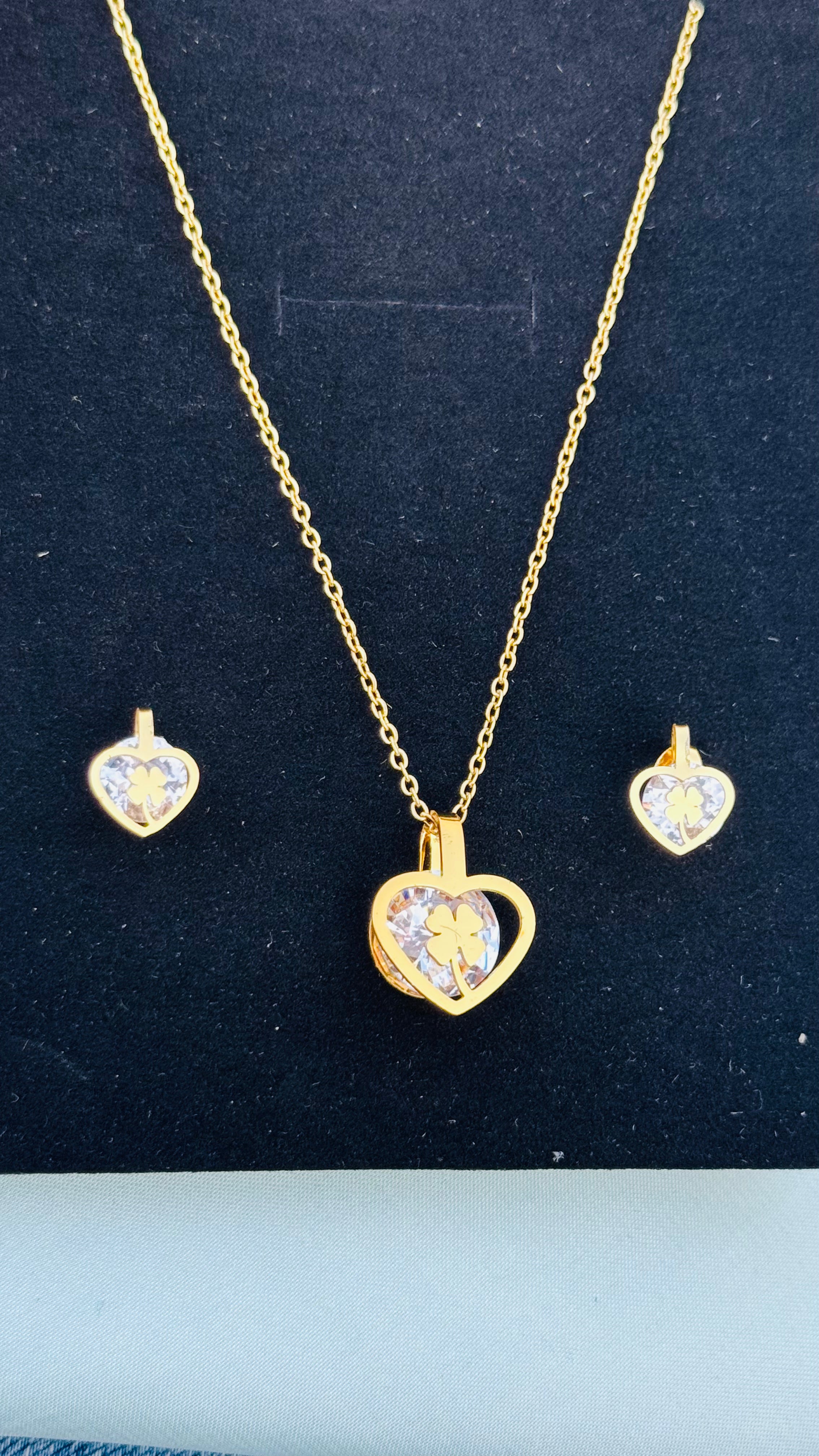 Heart-Shaped Four-Leaf Clover Jewelry Set