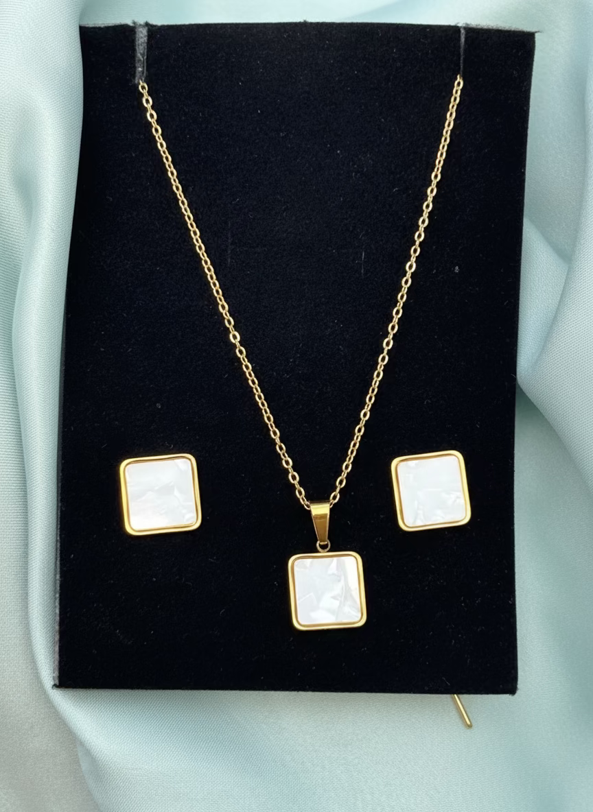 Elegant Gold Opal Accessory