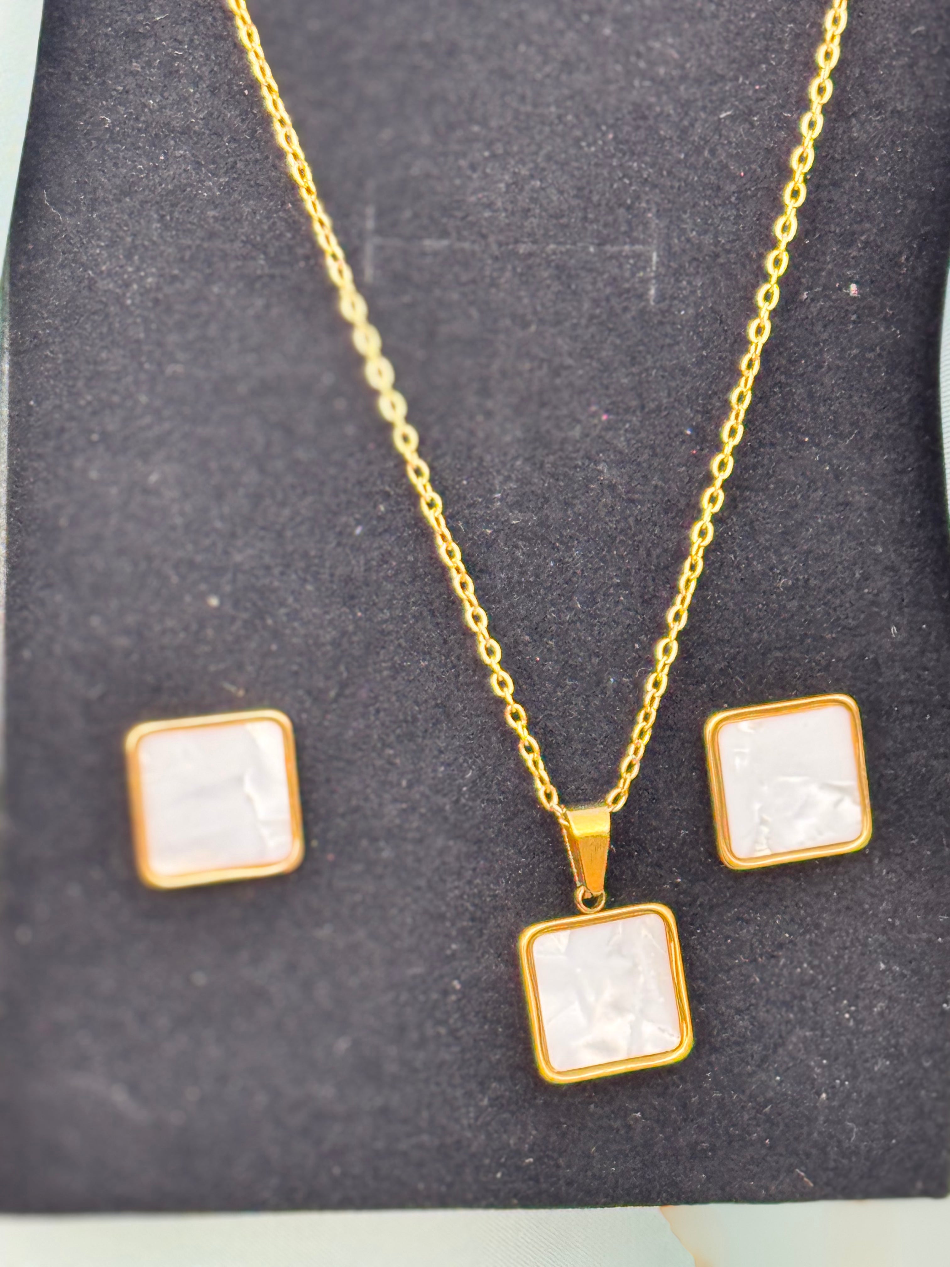 Elegant Gold Opal Accessory