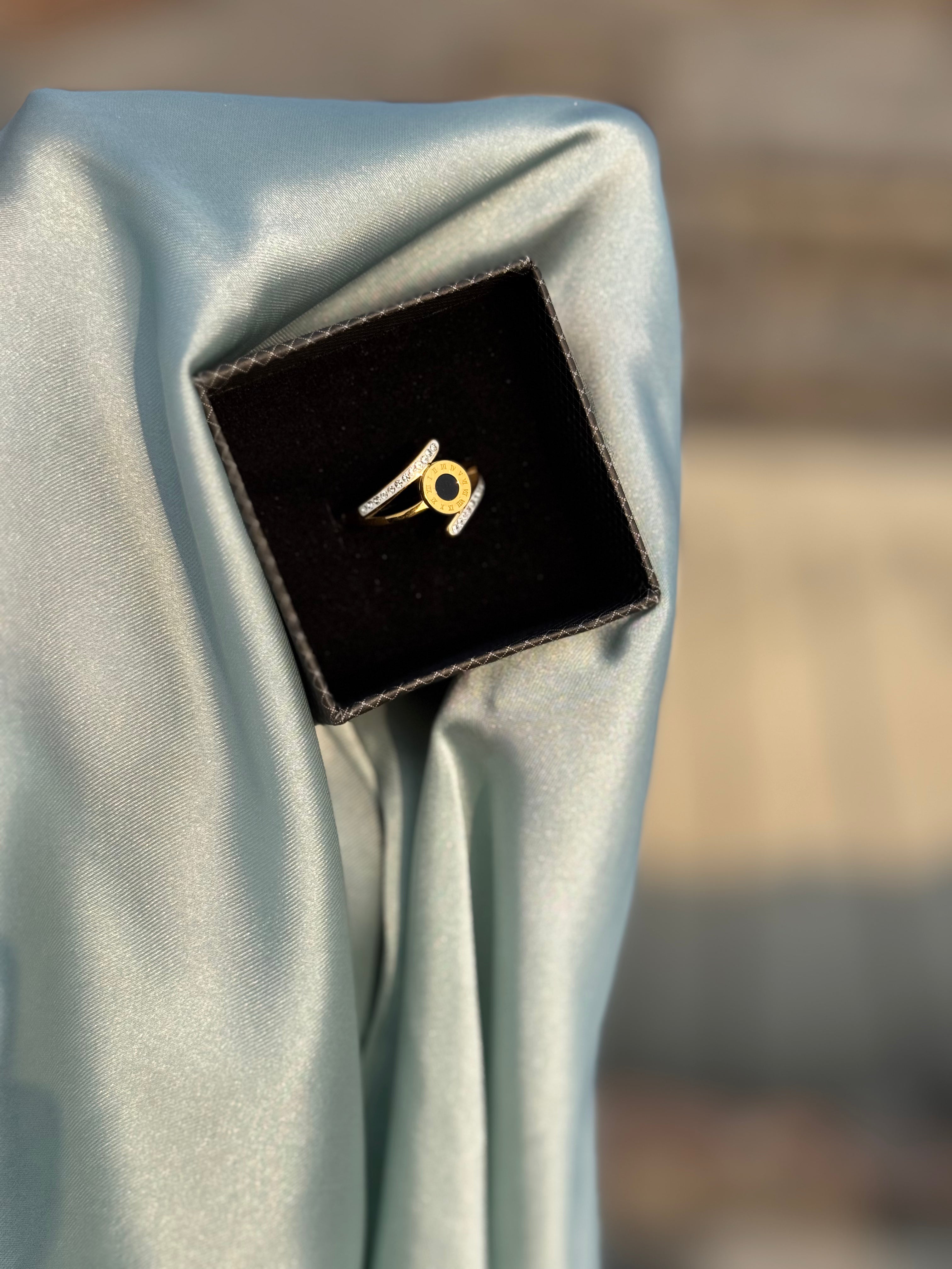 Exquisite Gold Onyx and Diamond Ring