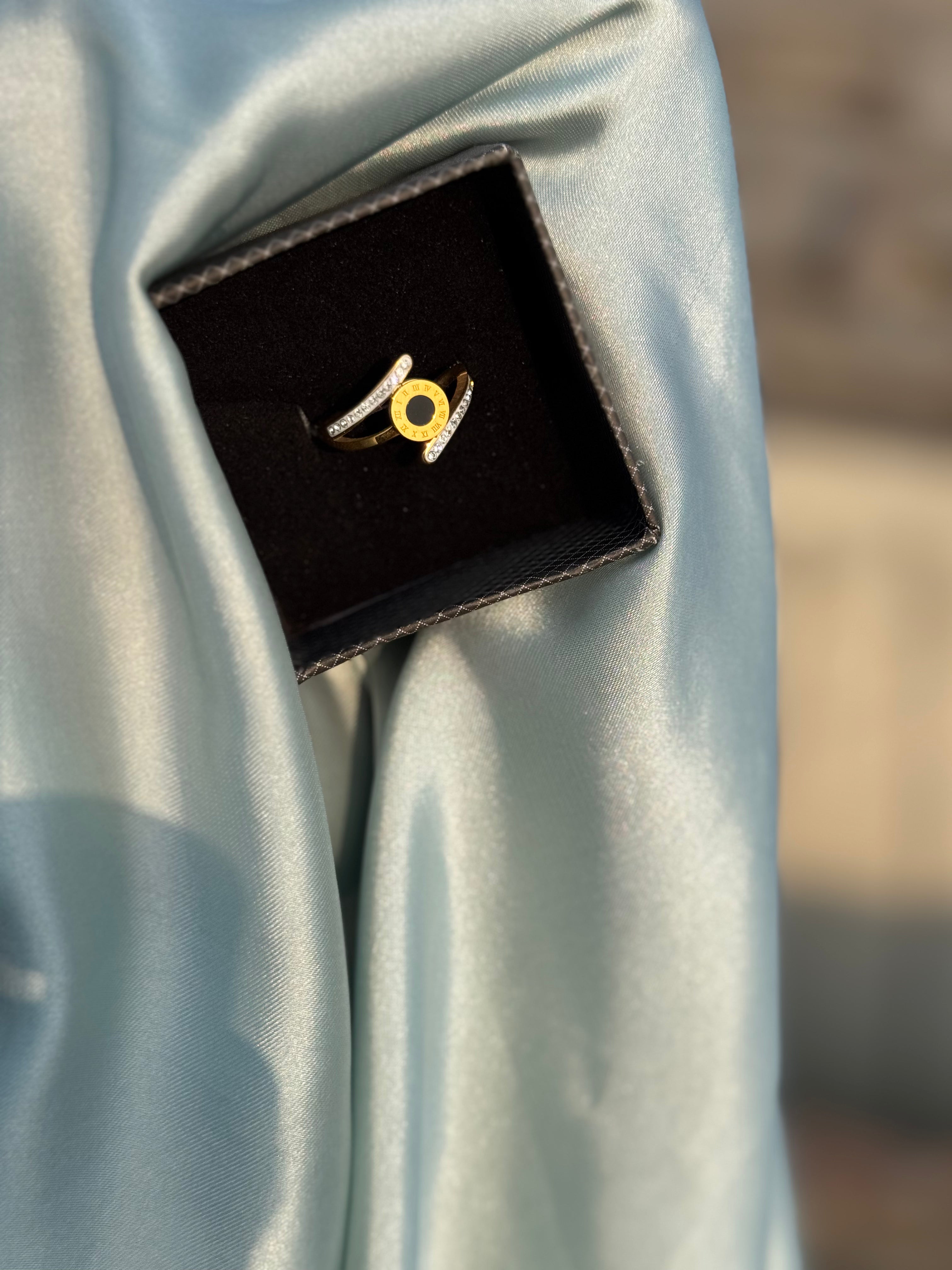 Exquisite Gold Onyx and Diamond Ring