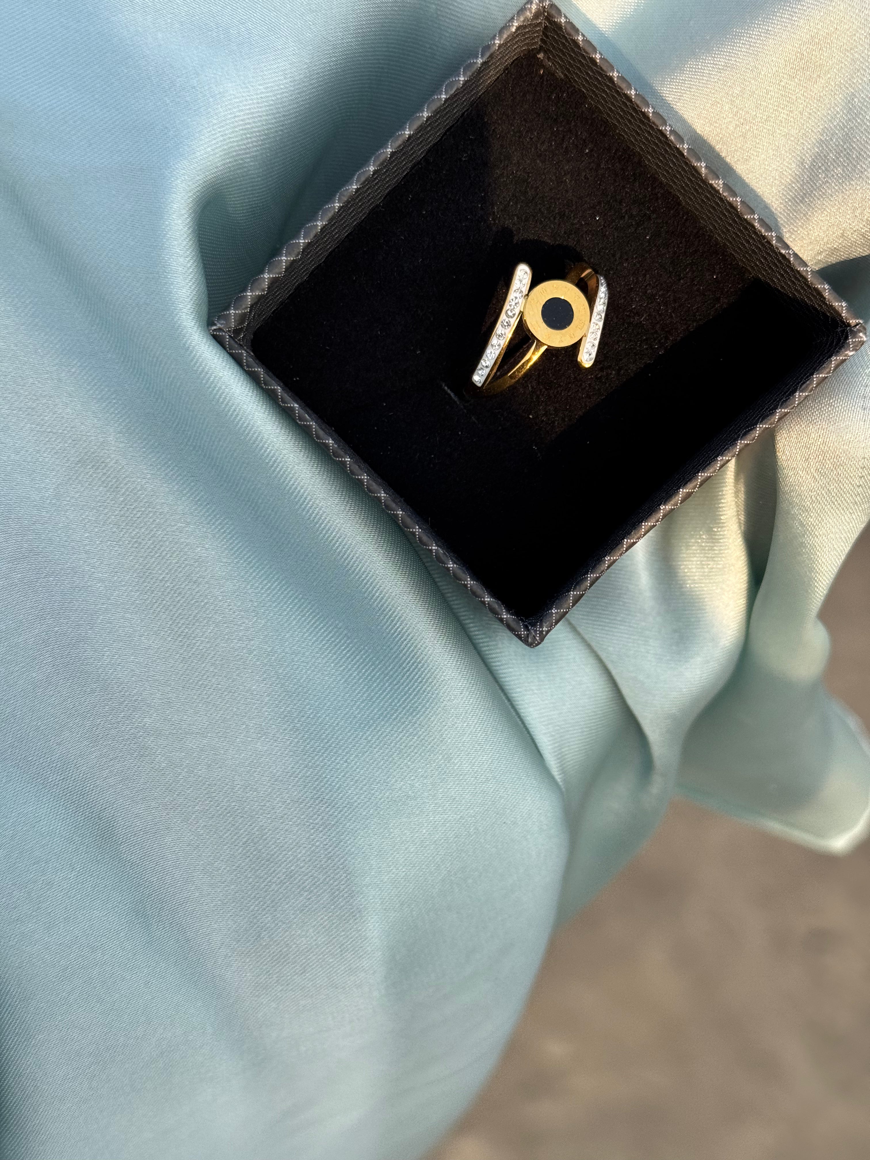 Exquisite Gold Onyx and Diamond Ring