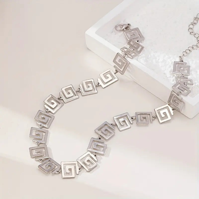 Women's Fashion Geometric Hollow Square Chain Necklace - Retro Minimalist Style, Perfect for Parties and Casual Attire