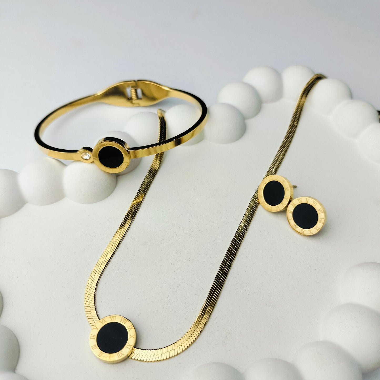 CIRCLE OF ELEGANCE SET WITH PREMIUIM BANGLE
